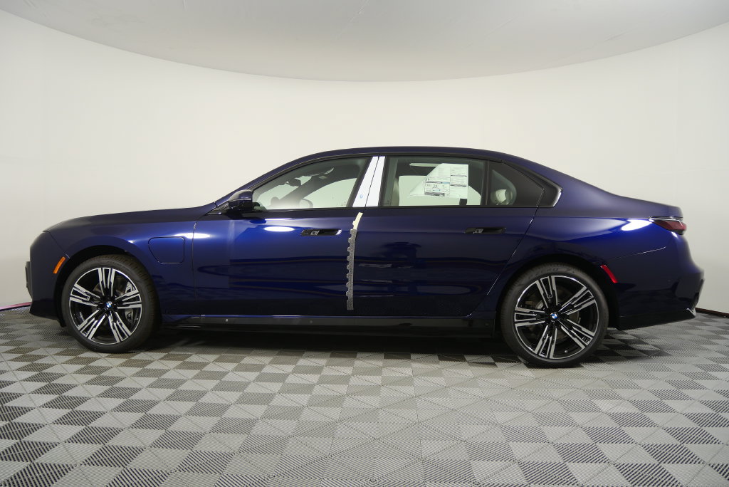 Used 2026 BMW 750e xDrive w/ Executive Package AWD/4WD image 7
