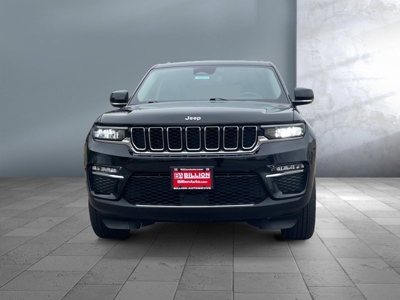 Used 2023 Jeep Grand Cherokee Limited image 2
