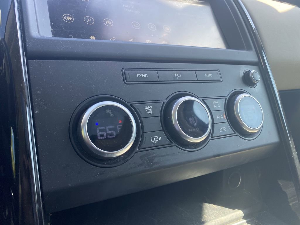 Used 2018 Land Rover Discovery SE AWD/4WD image 10