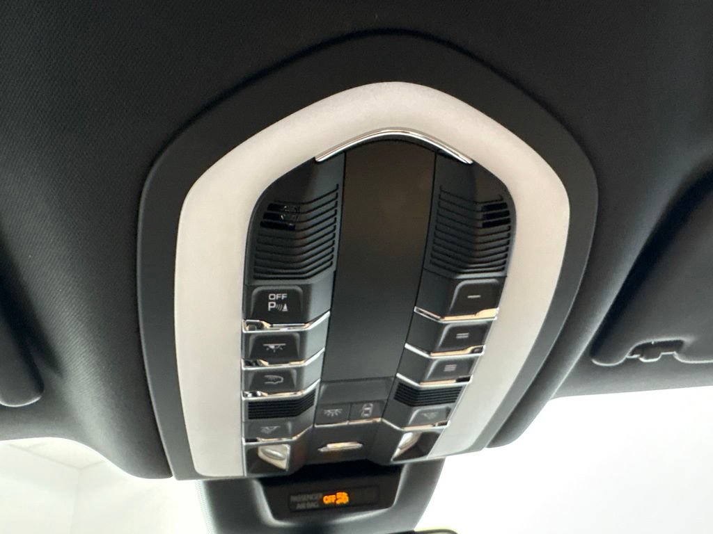 Certified 2026 Porsche Macan AWD/4WD image 40