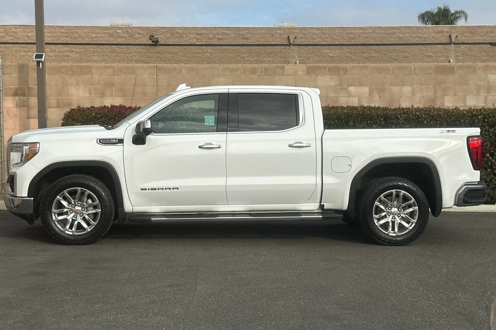 Used 2021 GMC Sierra 1500 SLT w/ SLT Premium Package image 7