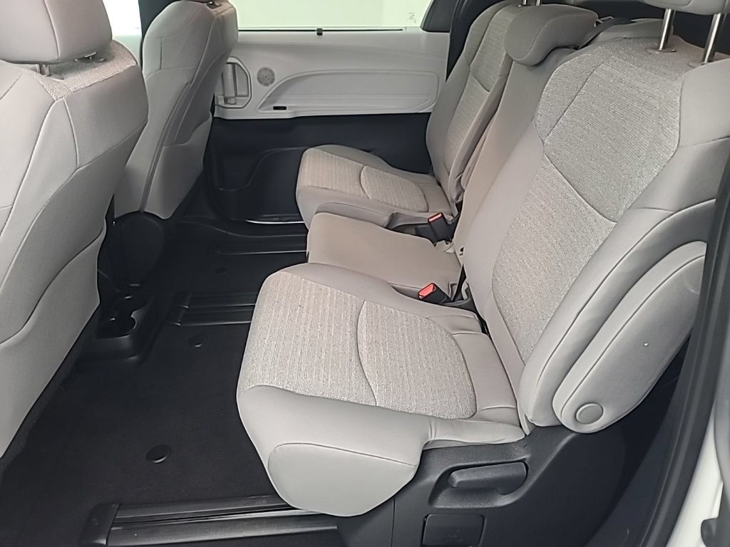 Used 2026 Toyota Sienna LE FWD image 20