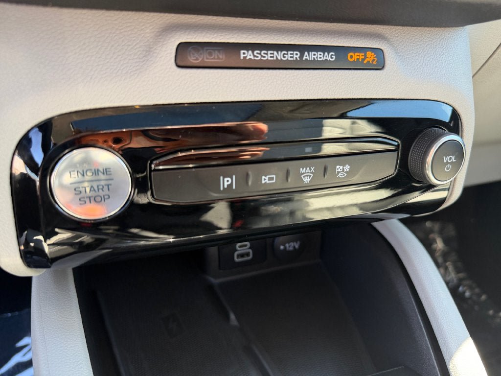 Used 2025 Ford Escape SE w/ PHEV Premium Package FWD image 34
