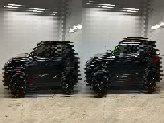 Used 2017 Porsche Cayenne Turbo AWD/4WD image 2