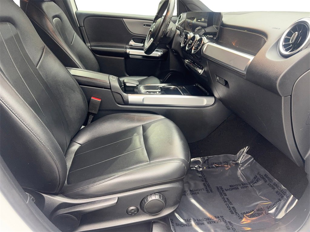 Used 2022 Mercedes-Benz GLB 250 w/ Premium Package Lite image 42