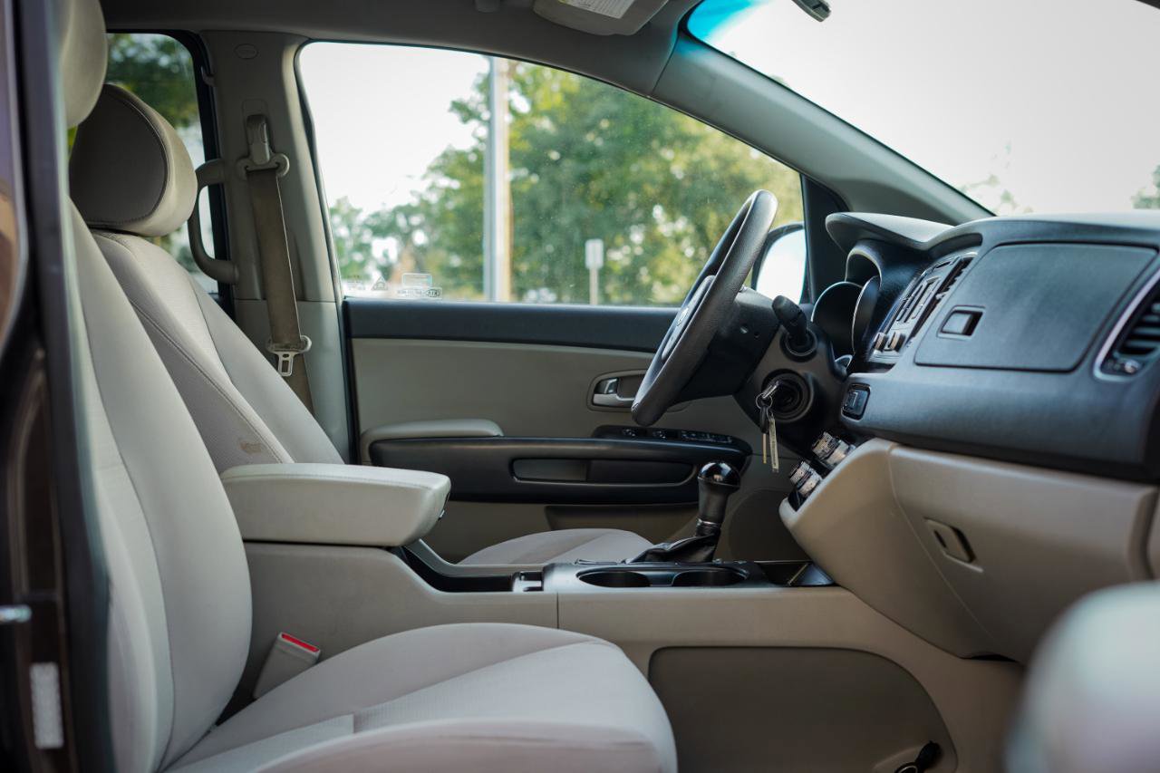 Used 2016 Kia Sedona LX FWD image 6