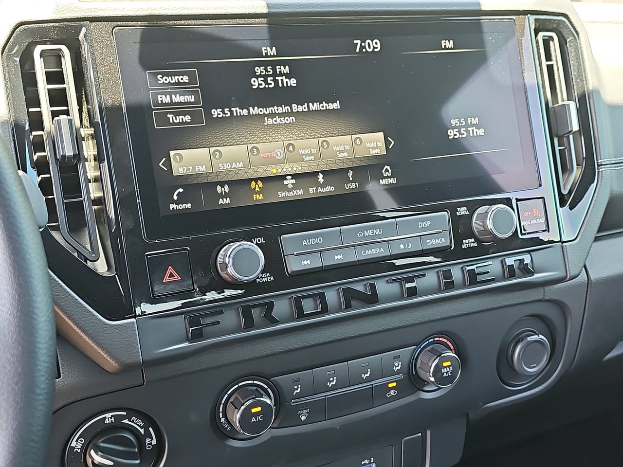 New 2026 Nissan Frontier SV w/ All-Weather Content Package AWD/4WD image 19
