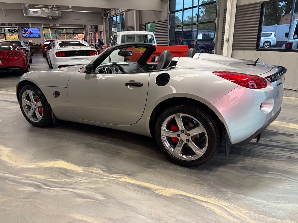 Used 2008 Pontiac Solstice GXP w/ Premium Package RWD image 30