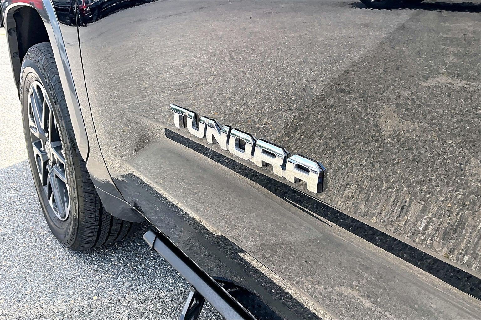 Used 2023 Toyota Tundra Limited AWD/4WD image 8