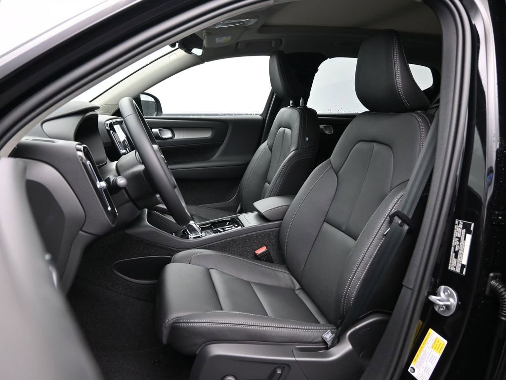 New 2025 Volvo XC40 B5 Ultra w/ Climate Package AWD/4WD image 19
