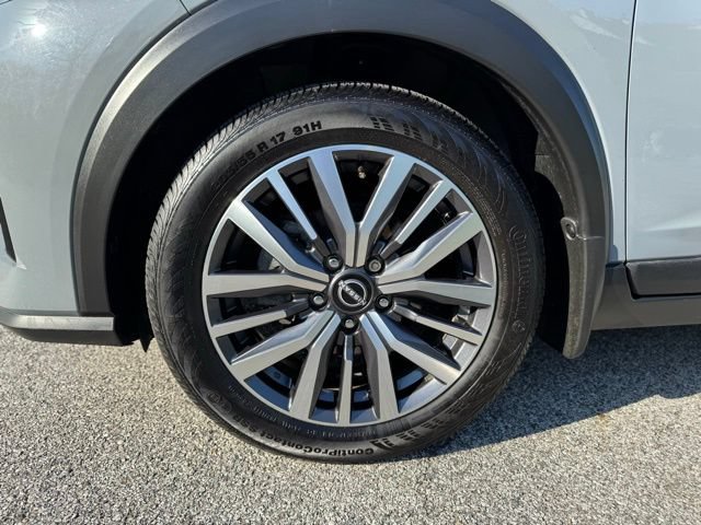 Used 2023 Nissan Kicks SR w/ SR Premium Package FWD image 2