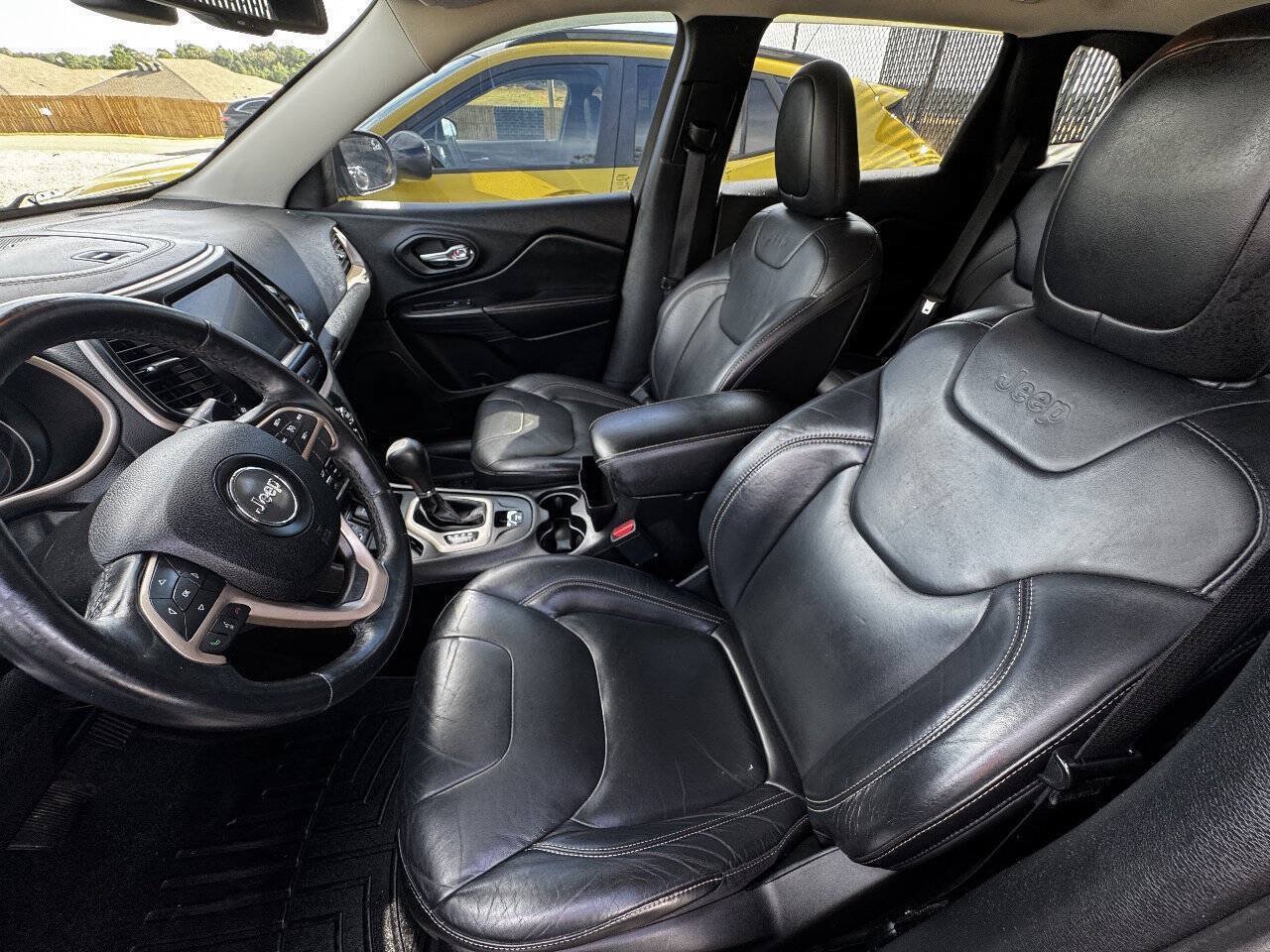 Used 2017 Jeep Cherokee Limited FWD image 11