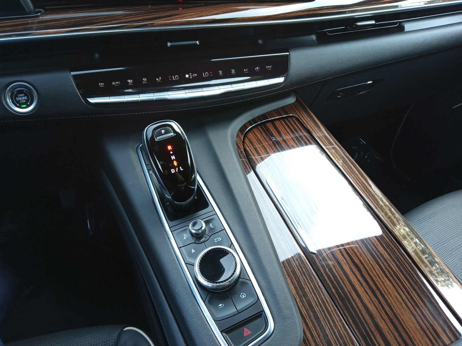 Used 2021 Cadillac Escalade Premium Luxury w/ Driver Assist Tech Package AWD/4WD image 18