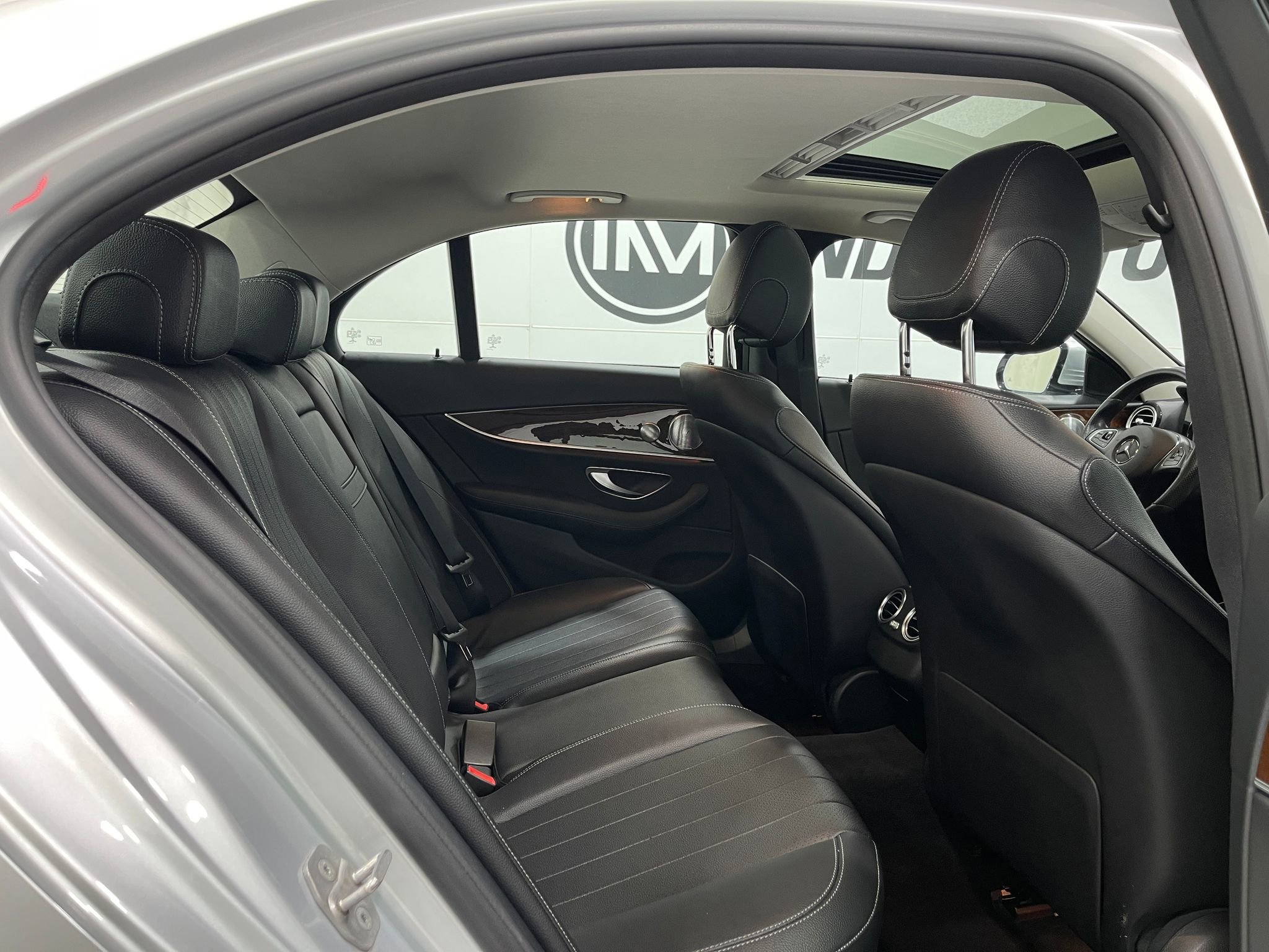 Used 2018 Mercedes-Benz E 300 E 300 image 33