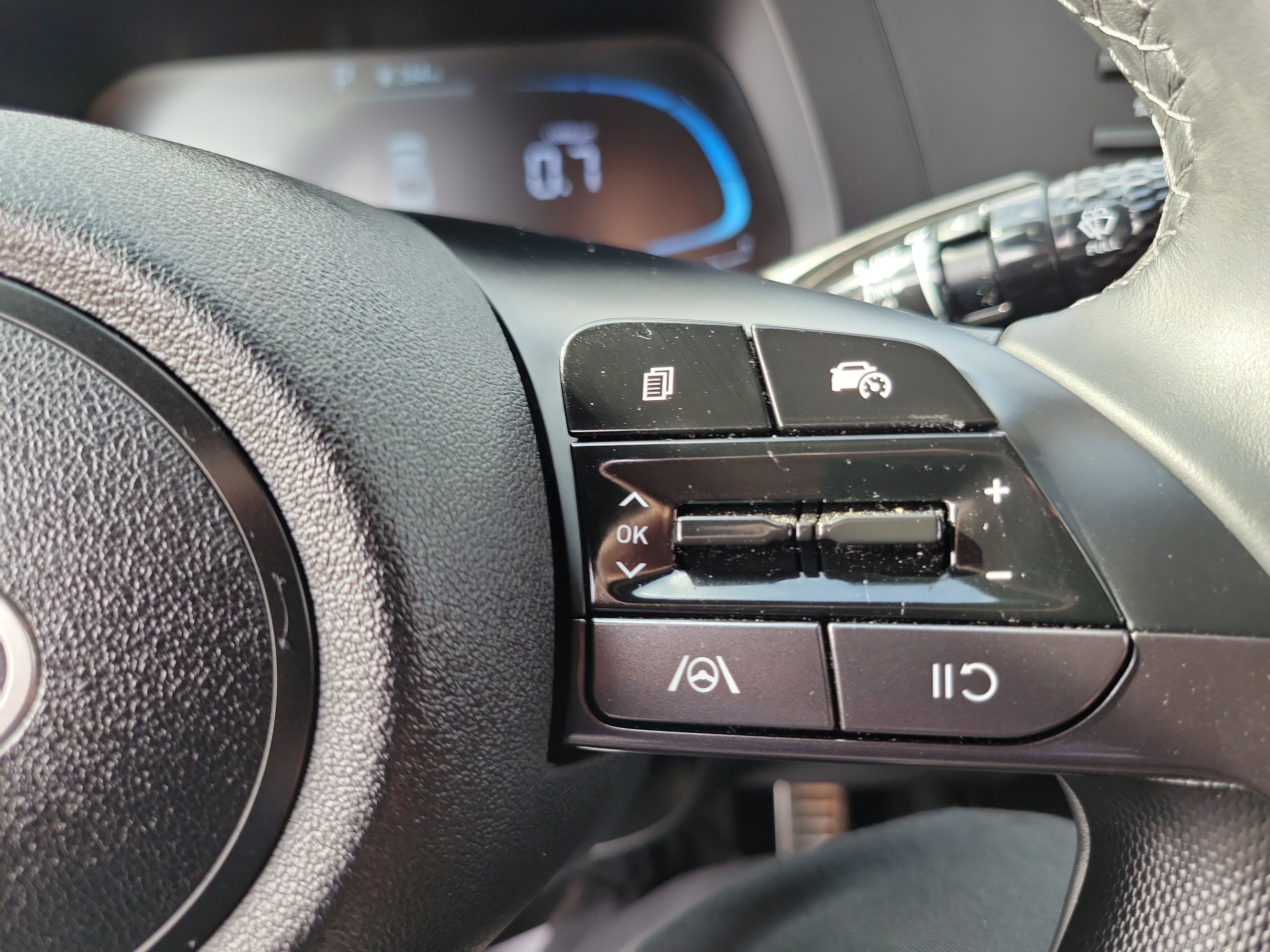 Certified 2025 Hyundai Elantra Sport image 8