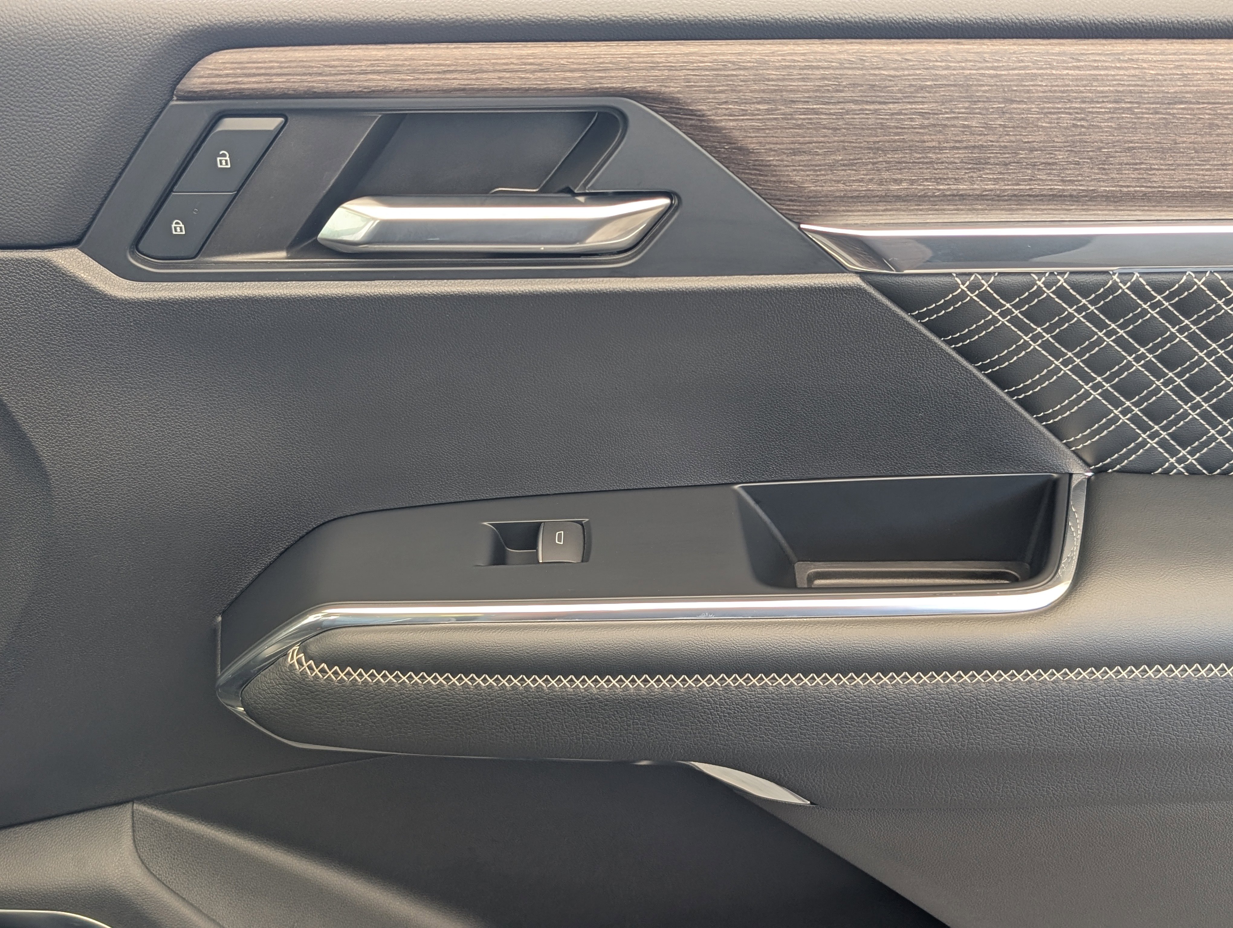 Used 2024 GMC Acadia Denali w/ Super Cruise Package image 25