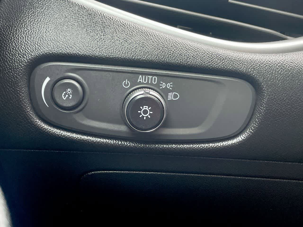 Used 2022 Chevrolet Malibu LT FWD image 26