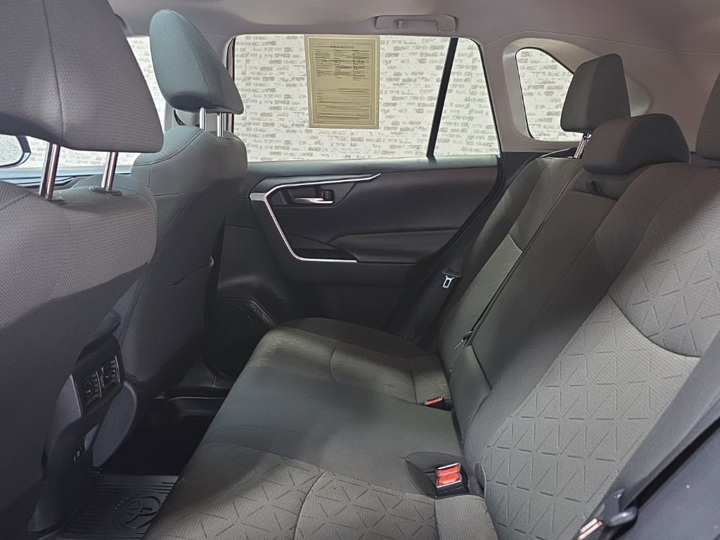 Used 2021 Toyota RAV4 XLE w/ Convenience Package image 14