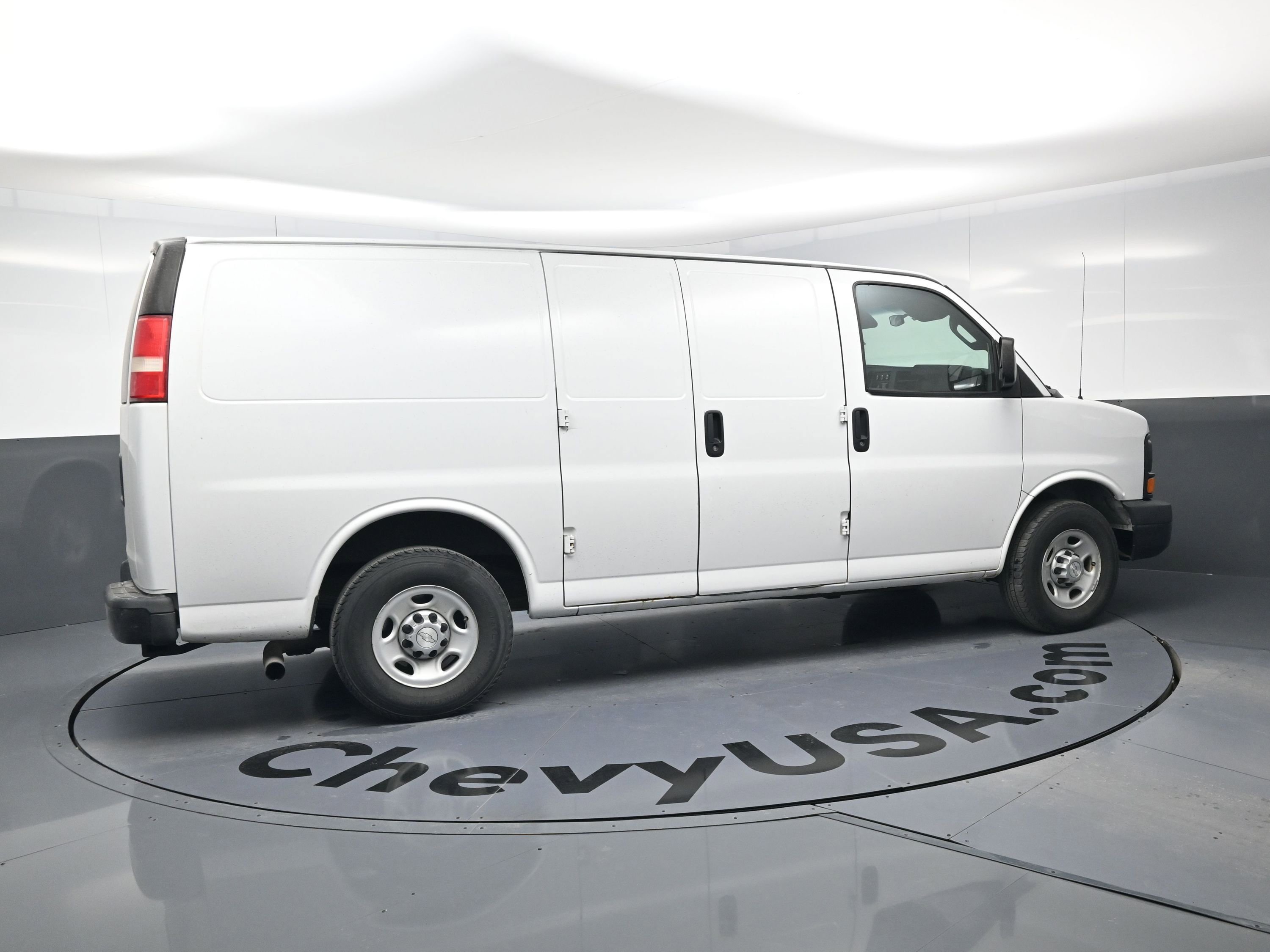 Used 2016 Chevrolet Express 2500 image 16