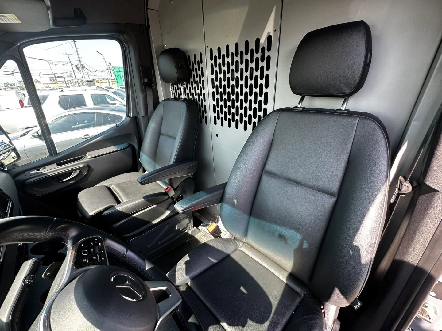 Used 2022 Mercedes-Benz Sprinter 2500 image 10