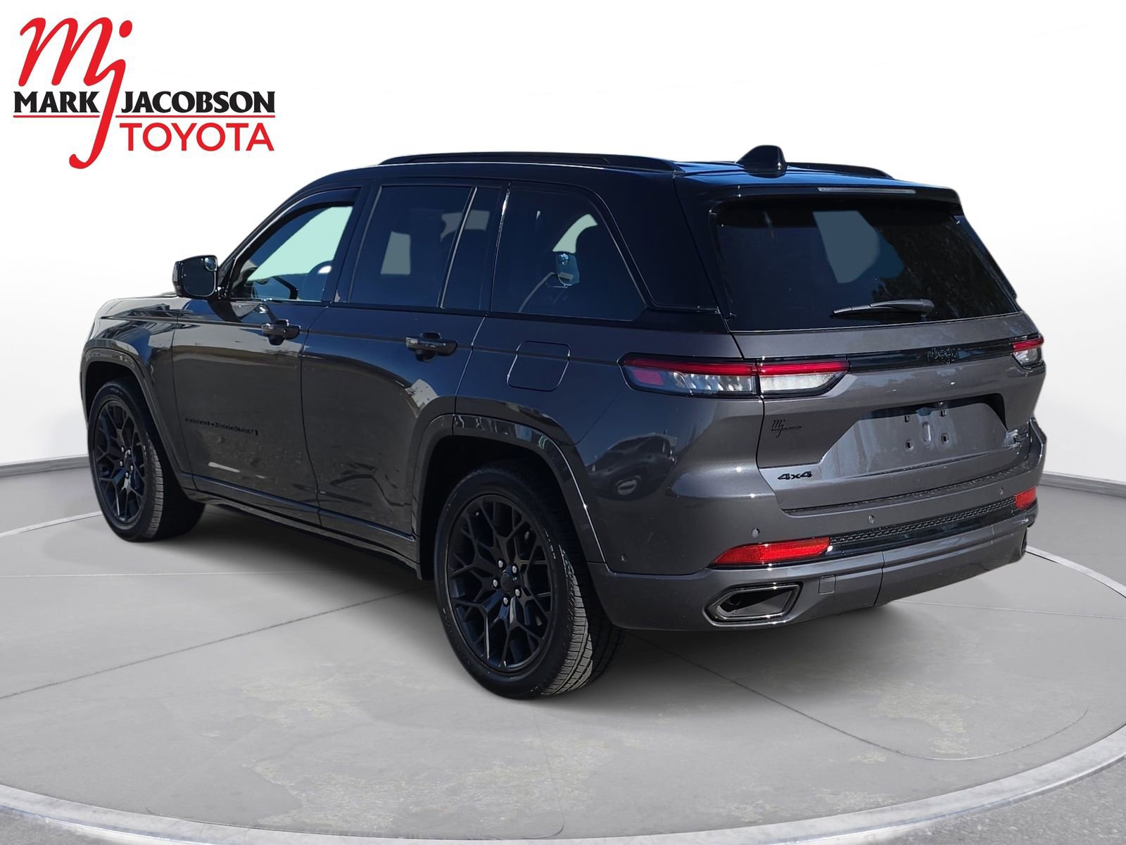 Used 2025 Jeep Grand Cherokee Summit w/ Obsidian Package image 14