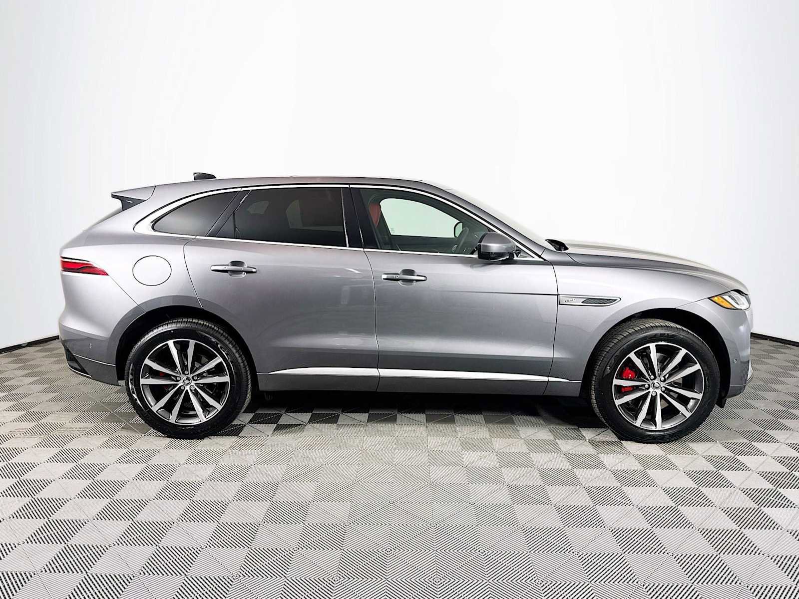 New 2025 Jaguar F-PACE R-Dynamic S image 4