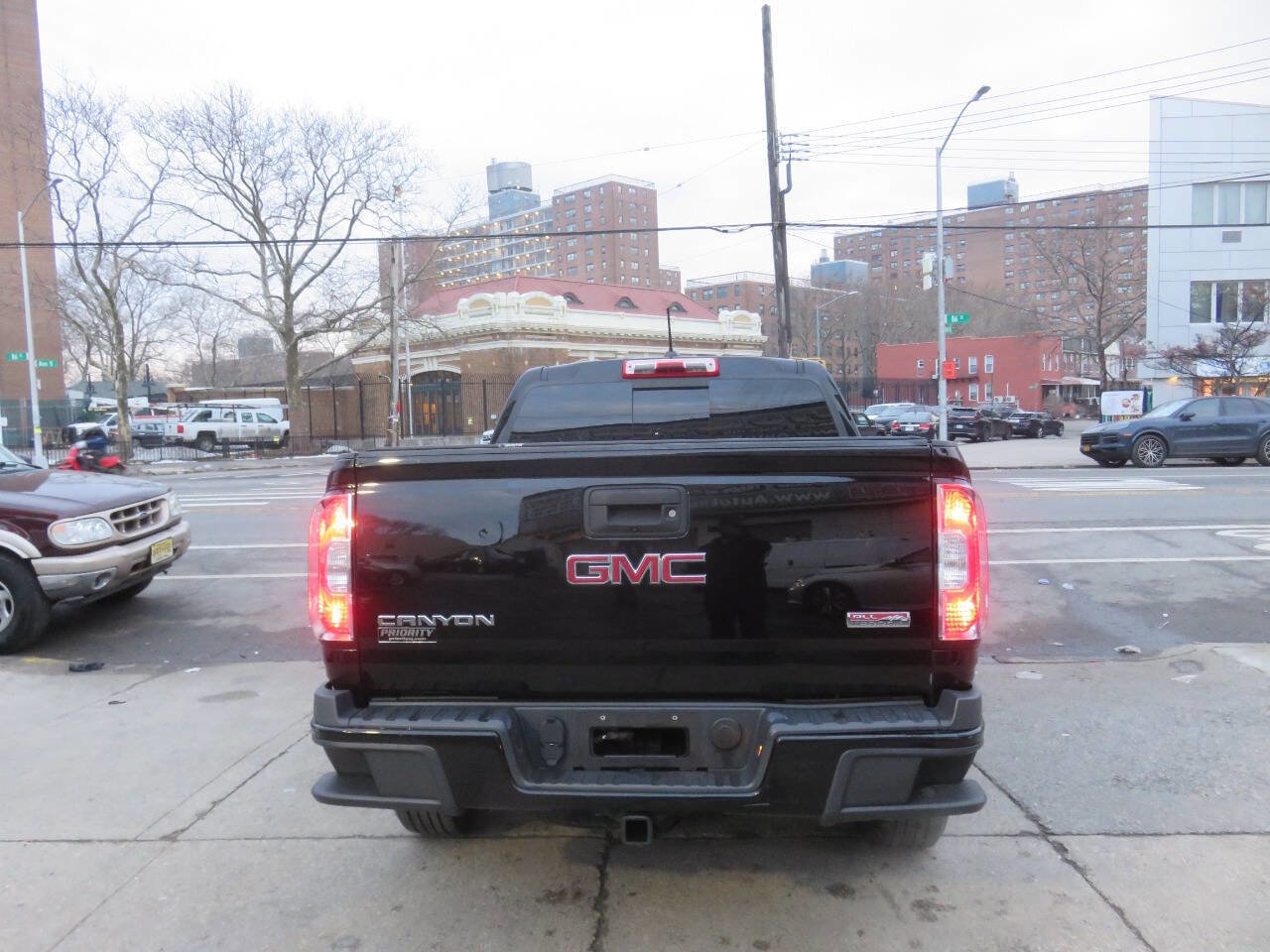 Used 2016 GMC Canyon SLE w/ All Terrain Package AWD/4WD image 9