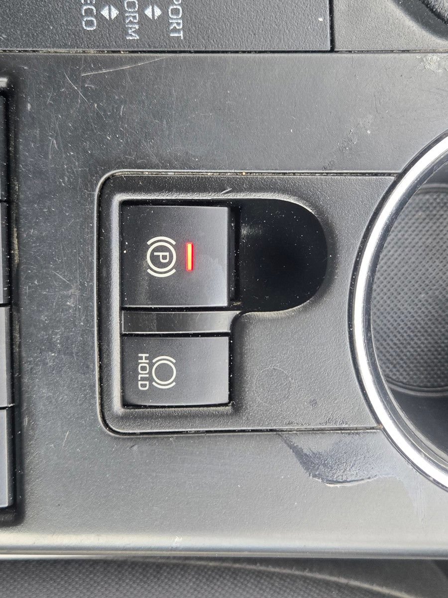 Used 2021 Toyota Highlander LE FWD image 31