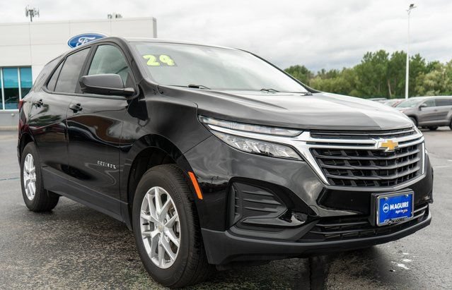Used 2024 Chevrolet Equinox LS w/ LS Convenience Package AWD/4WD image 4