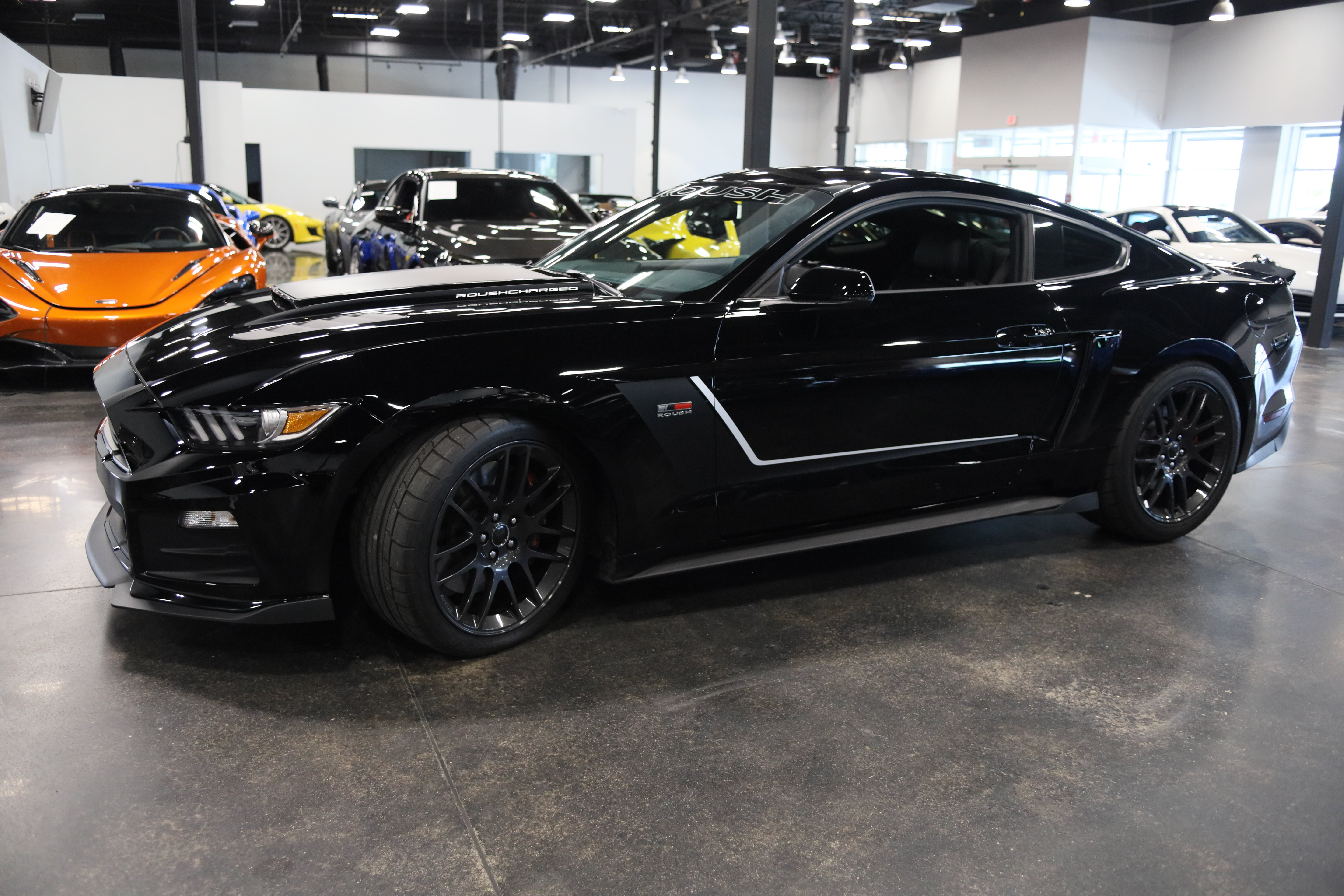 Used 2017 Ford Mustang GT Premium w/ GT Performance Package RWD image 9