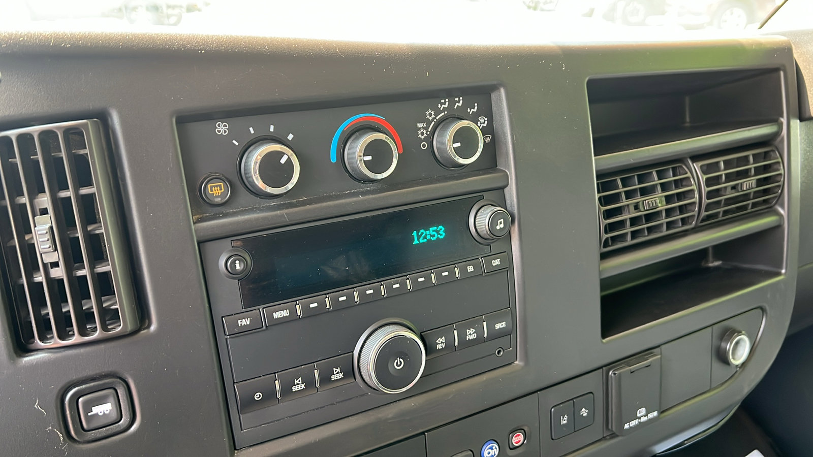 Used 2020 Chevrolet Express 3500 LT w/ LT Preferred Equipment Group image 15