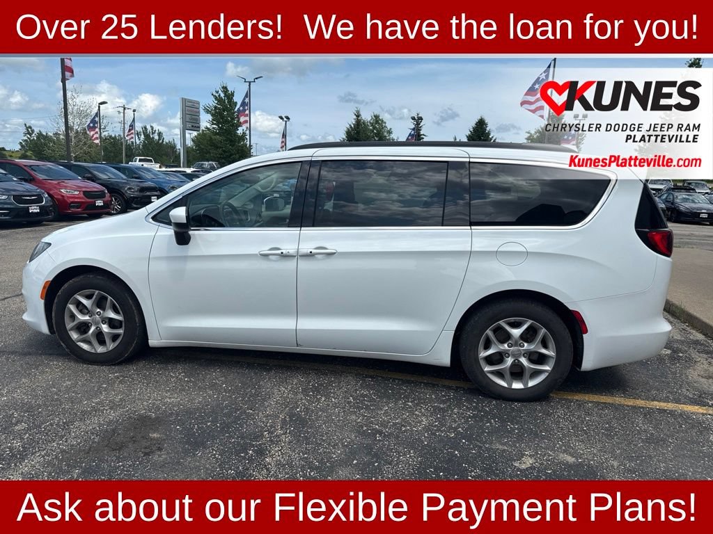Used 2018 Chrysler Pacifica Touring w/ Tire & Wheel Group FWD image 8