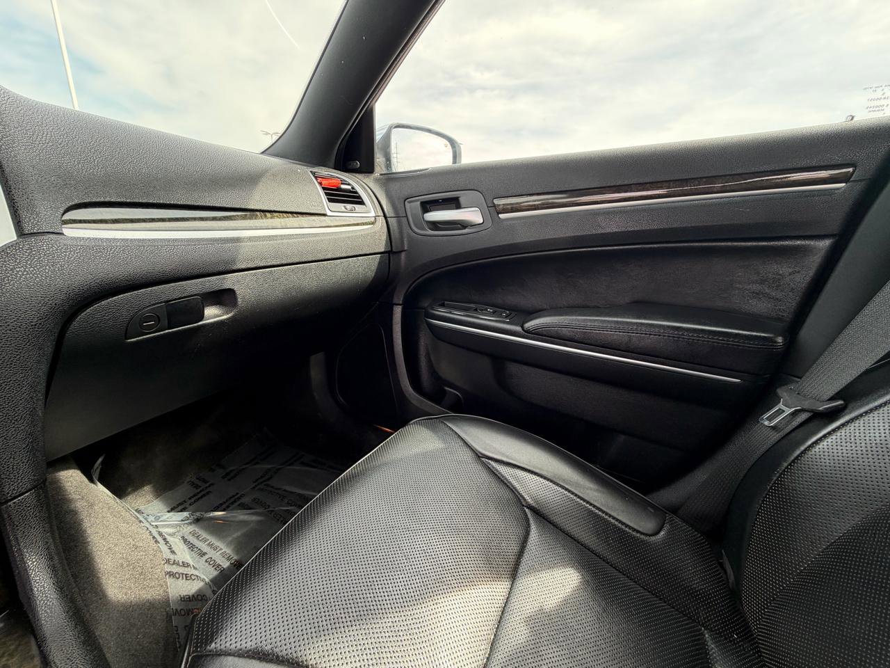 Used 2013 Chrysler 300 C image 23