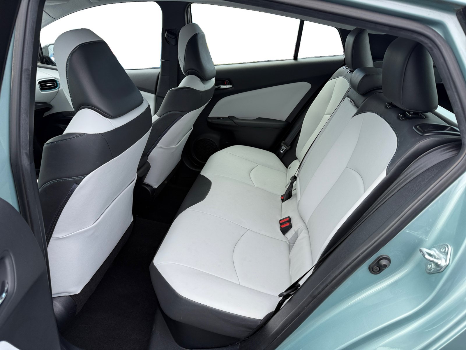 Used 2016 Toyota Prius Four FWD image 16