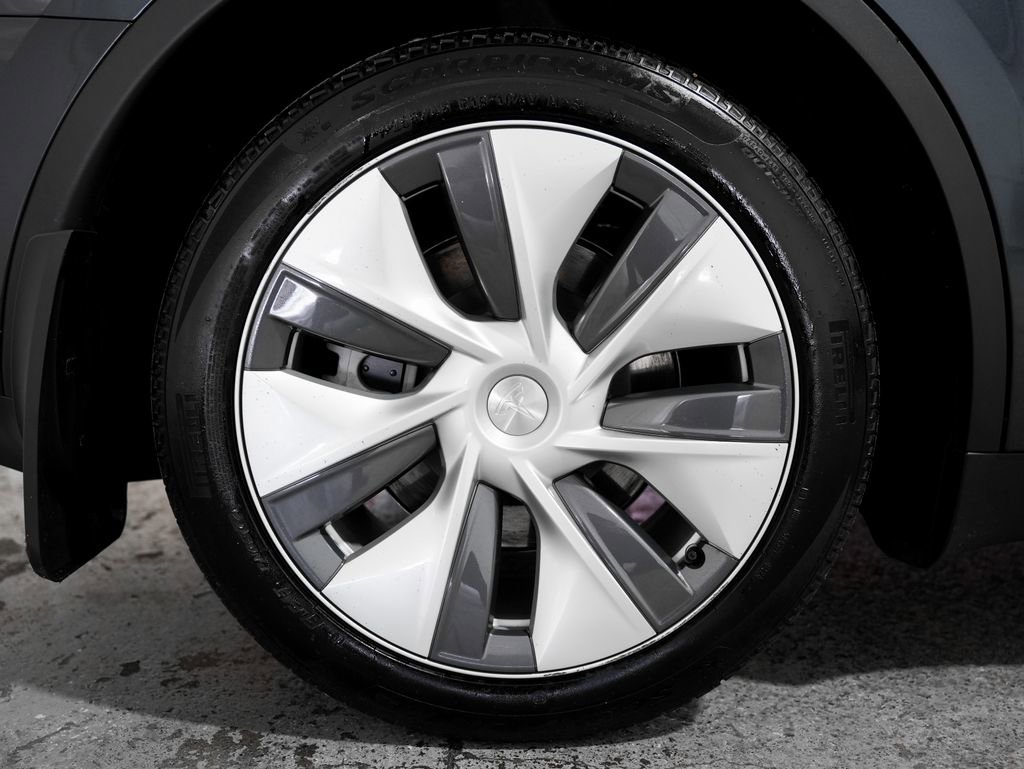 Used 2024 Tesla Model Y Long Range AWD/4WD image 36