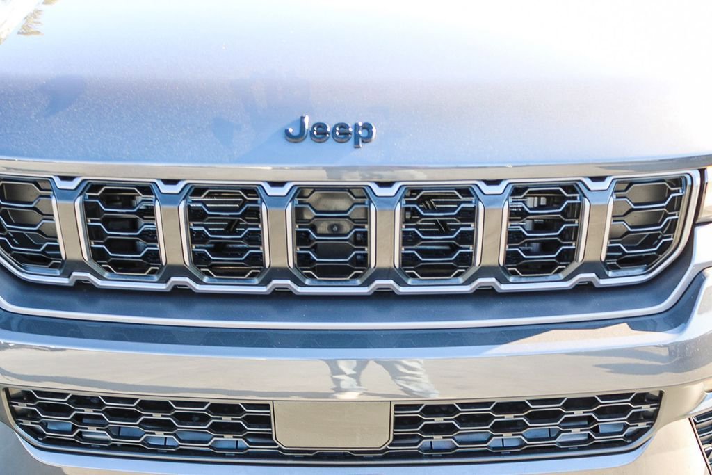 New 2026 Jeep Grand Cherokee Limited w/ Limited Altitude Package AWD/4WD image 12