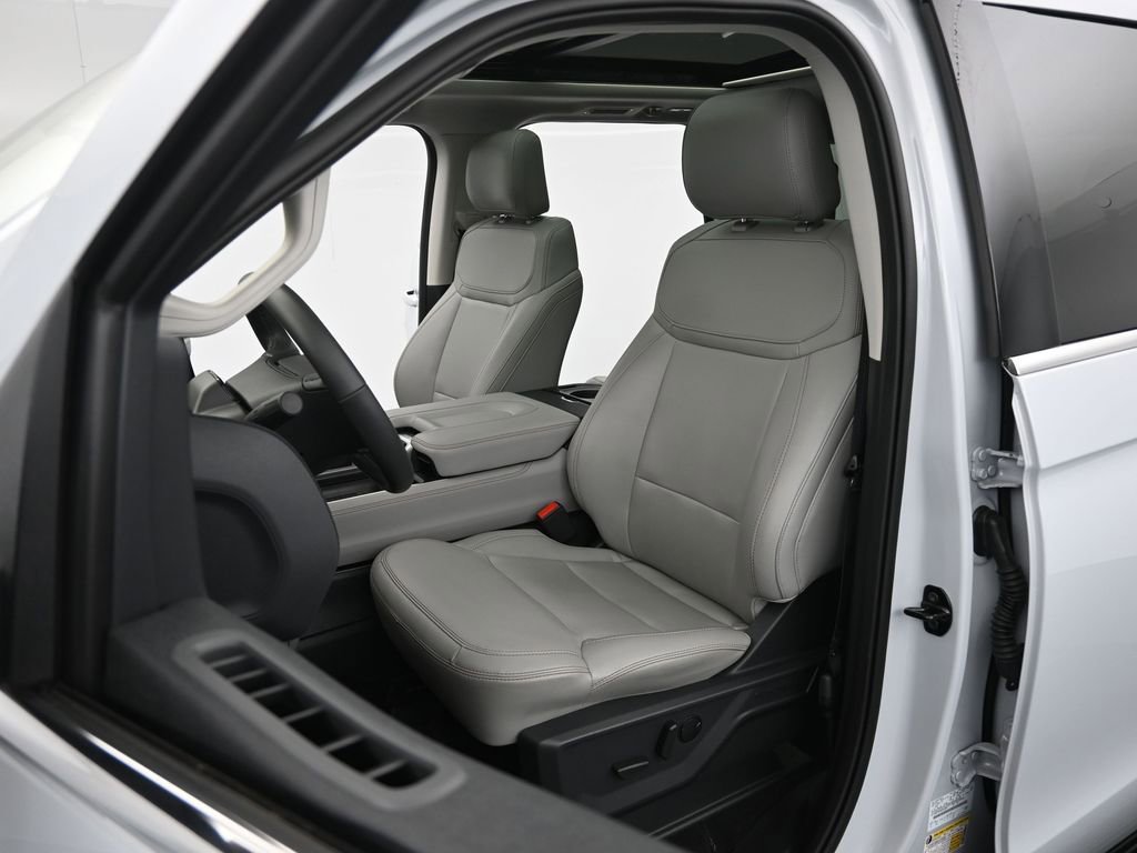 Certified 2025 Ford Expedition Active image 9