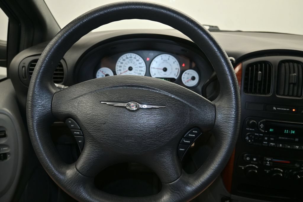 Used 2005 Chrysler Town & Country LX w/ Popular Equipment Group II FWD image 13