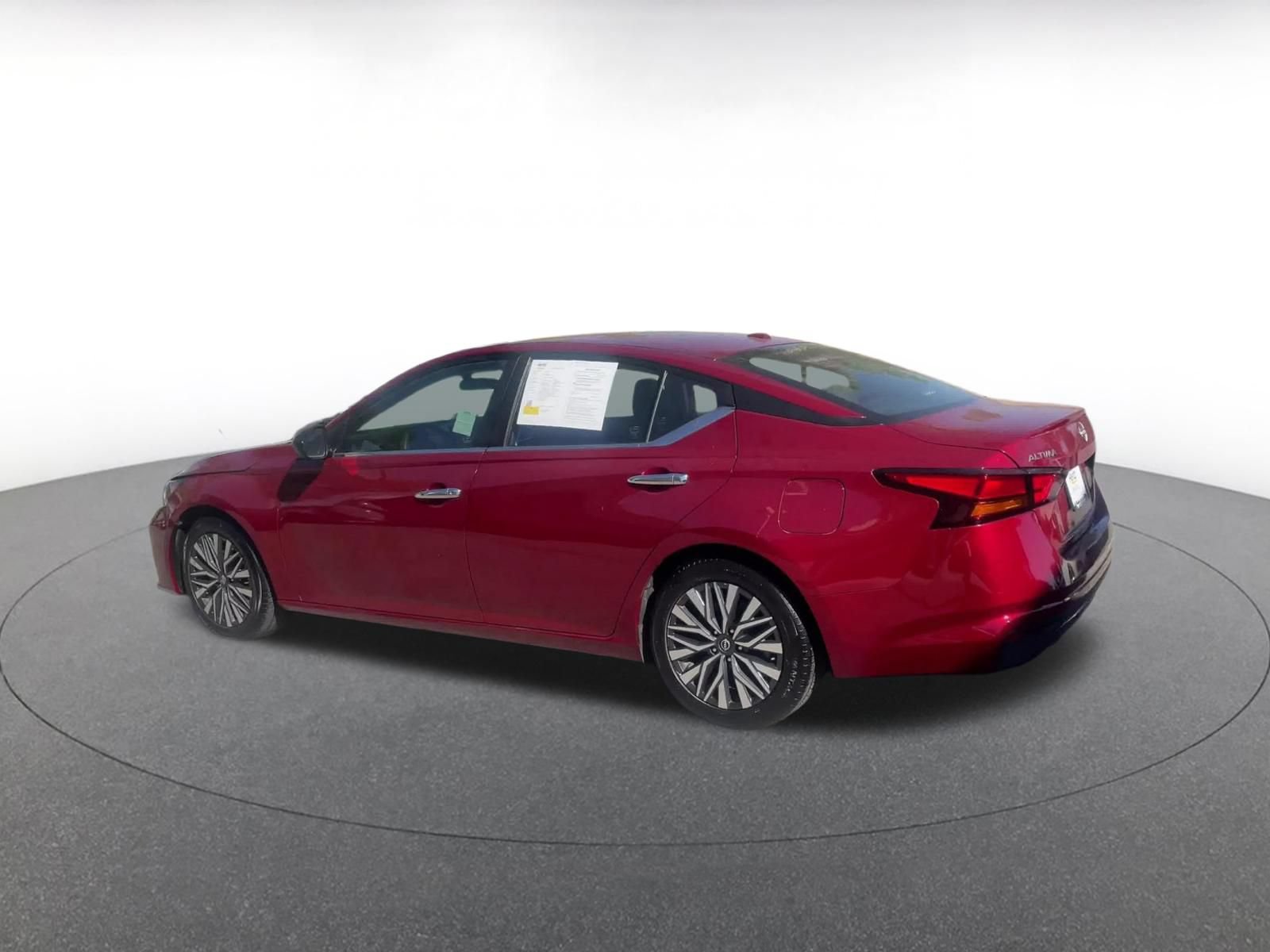 Used 2025 Nissan Altima 2.5 SV FWD image 9