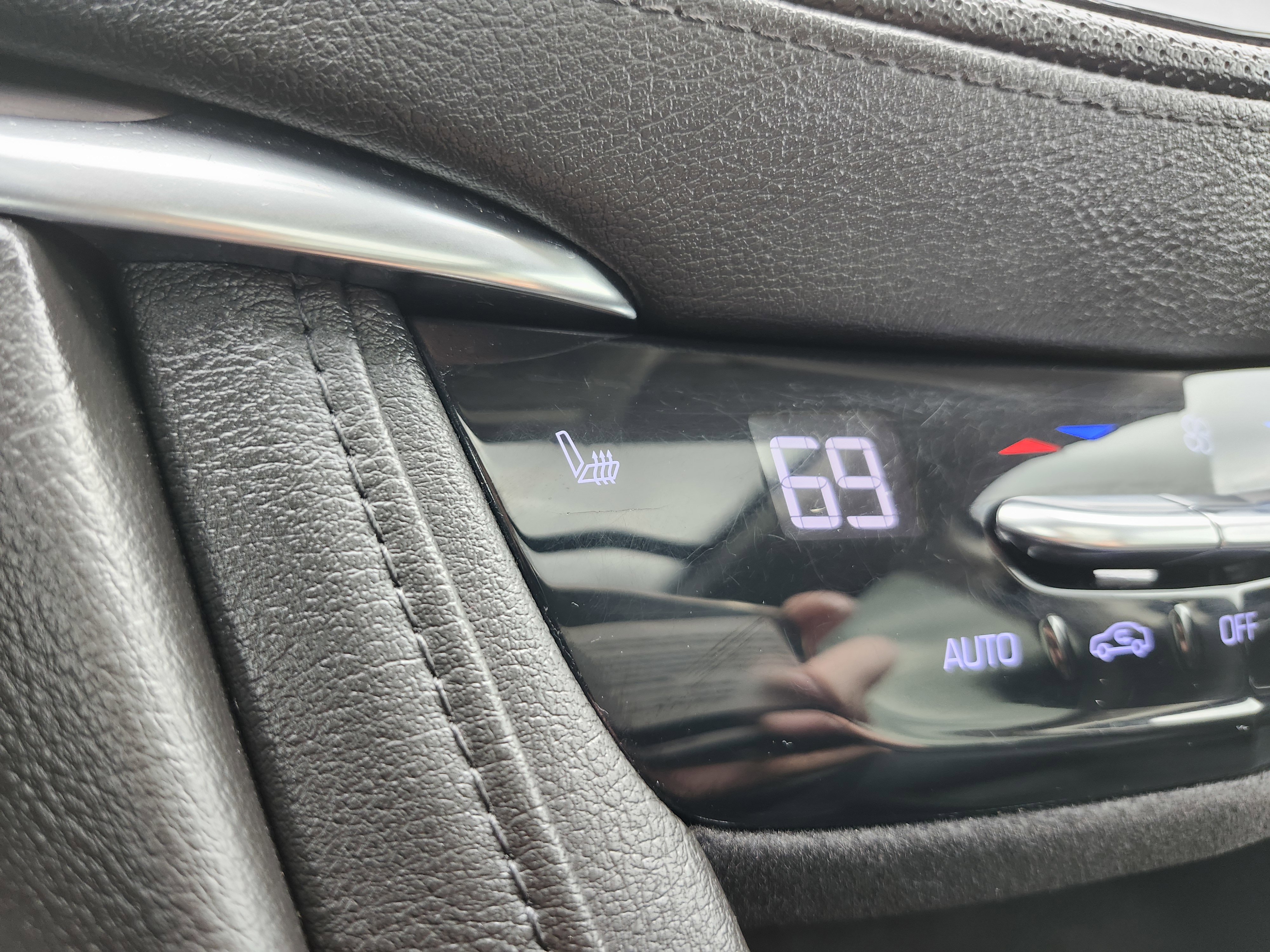 Used 2018 Cadillac XT5 Luxury image 9