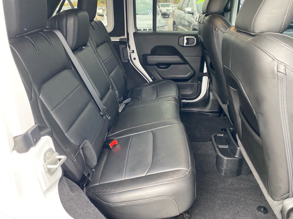 Used 2023 Jeep Wrangler Unlimited Sahara image 25