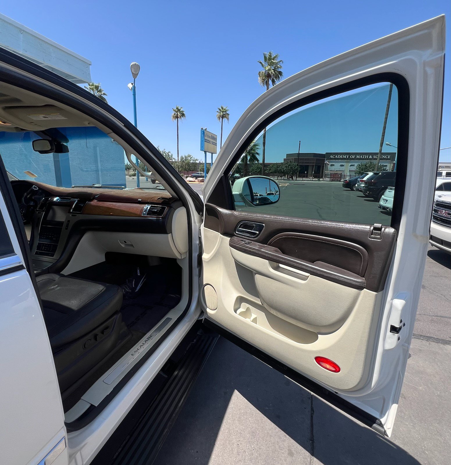 Used 2012 Cadillac Escalade Platinum AWD/4WD image 15