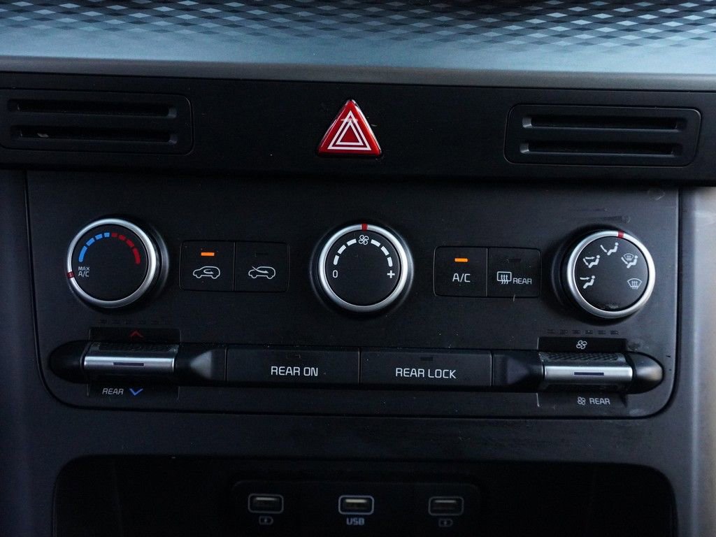 Used 2023 Kia Carnival LX image 43