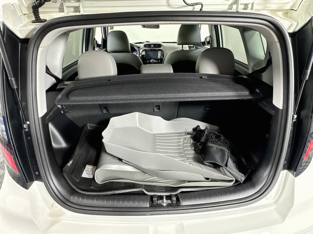 Used 2017 Kia Soul + w/ Primo Package FWD image 28
