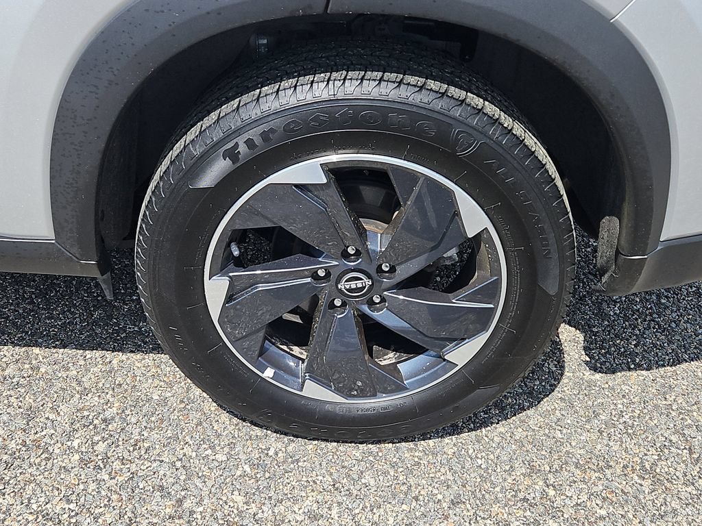 Used 2025 Nissan Rogue SV AWD/4WD image 8