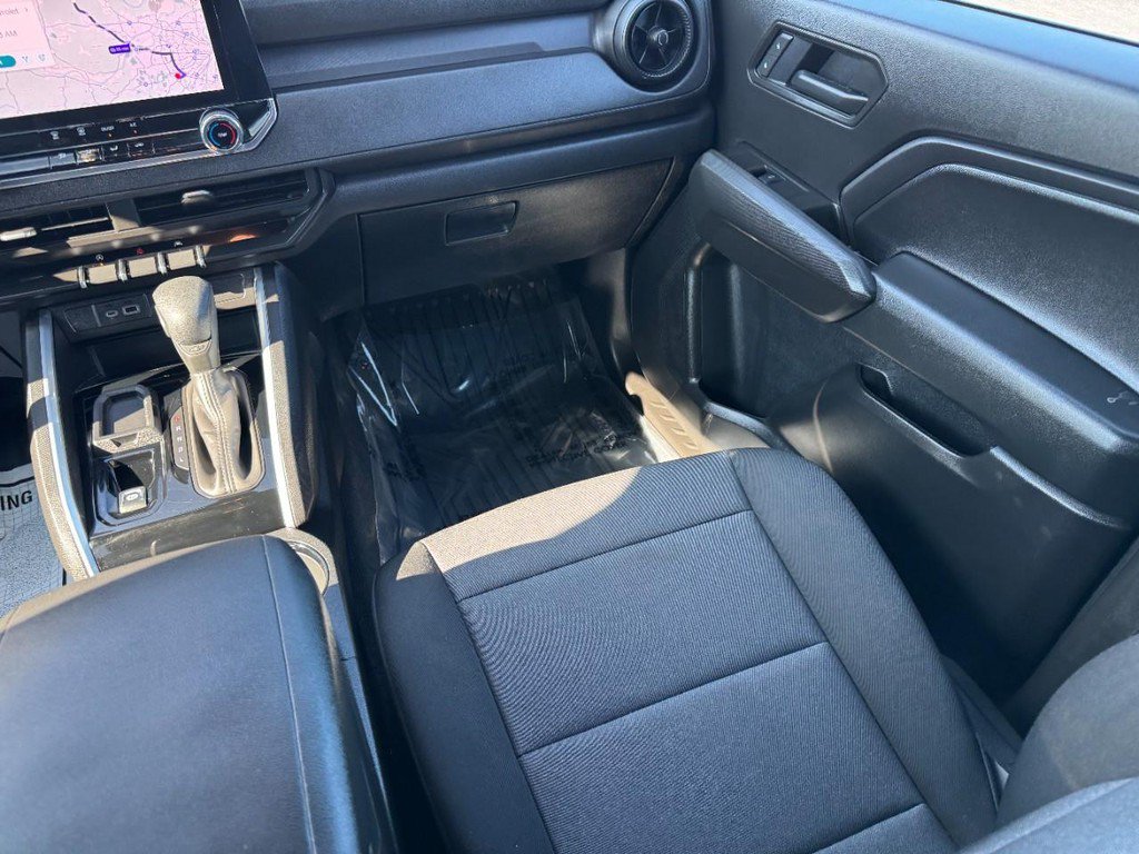 Used 2025 Chevrolet Colorado W/T RWD image 18