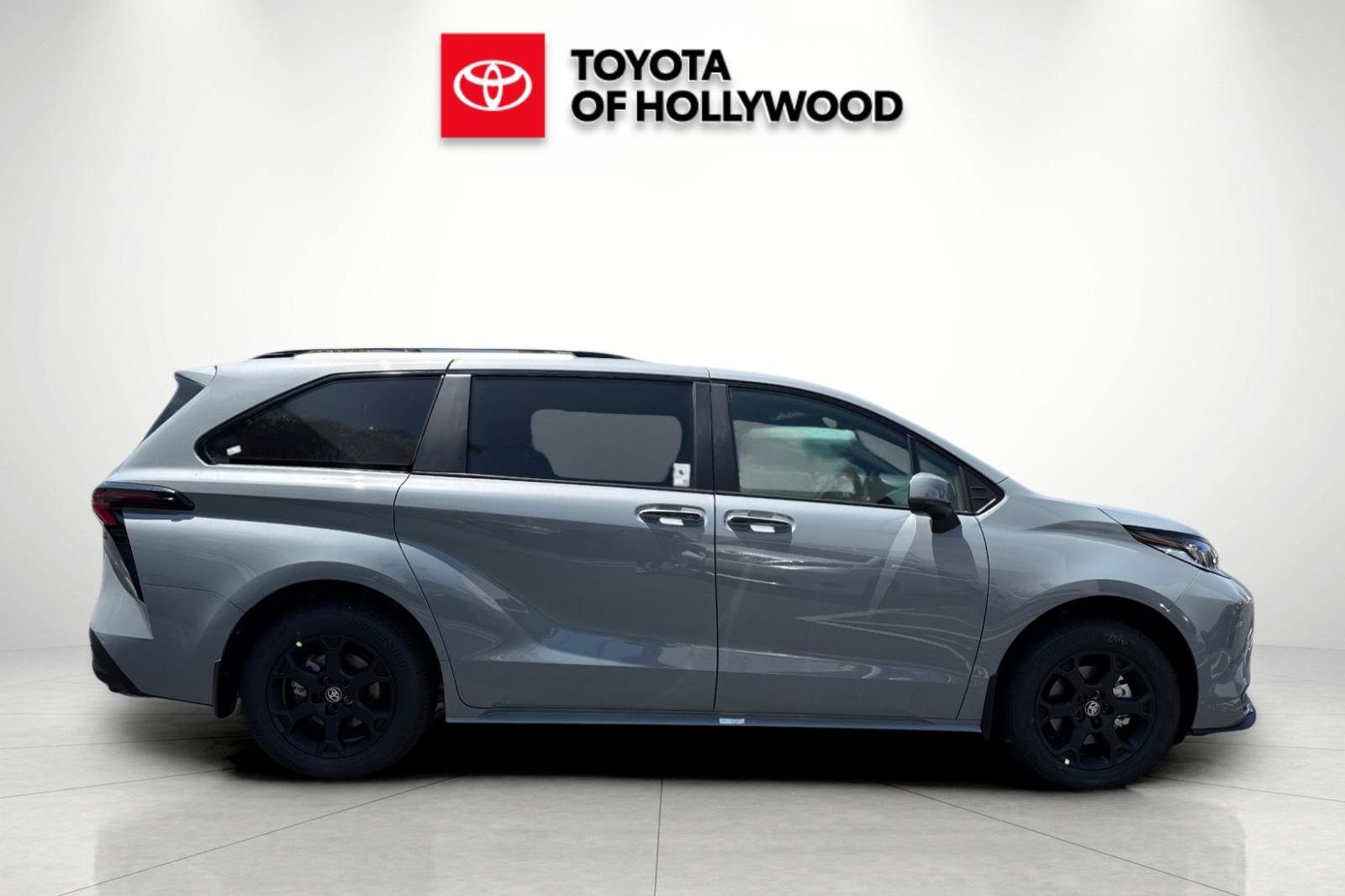 New 2026 Toyota Sienna XLE Woodland Edition AWD/4WD image 3