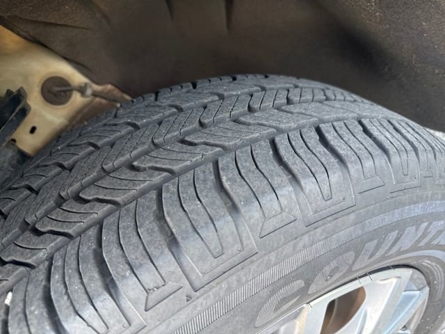 Certified 2023 GMC Acadia SLT image 28