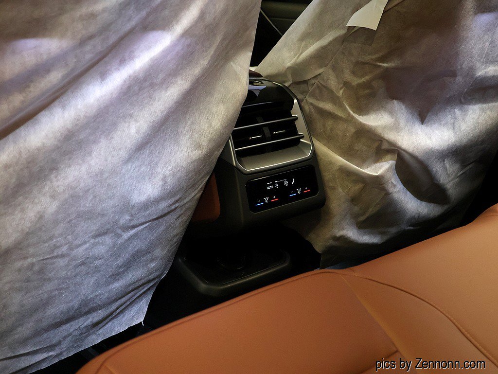 New 2027 BMW X5 xDrive40i w/ M Sport Professional Package AWD/4WD image 14