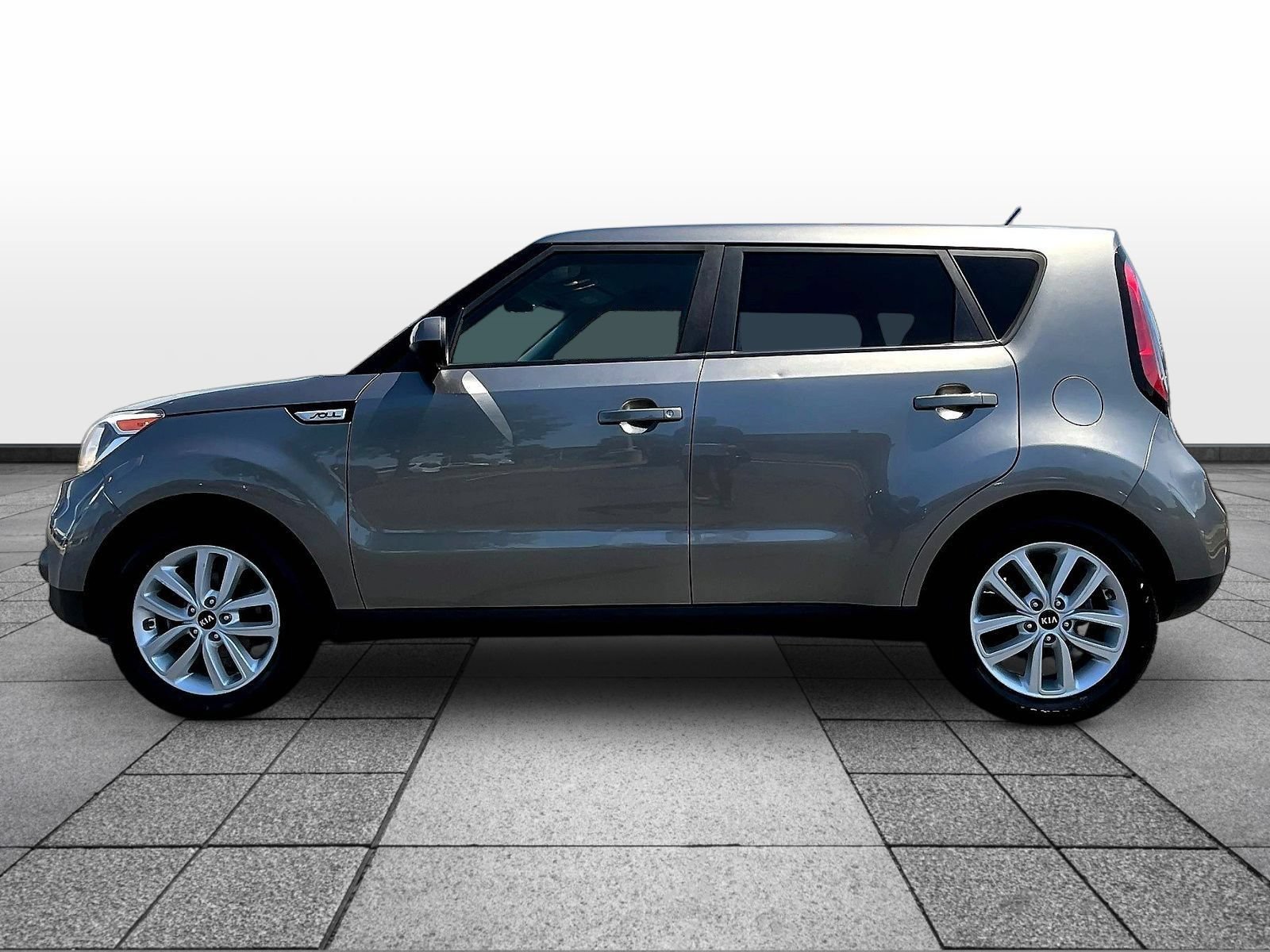 Used 2018 Kia Soul + FWD image 8